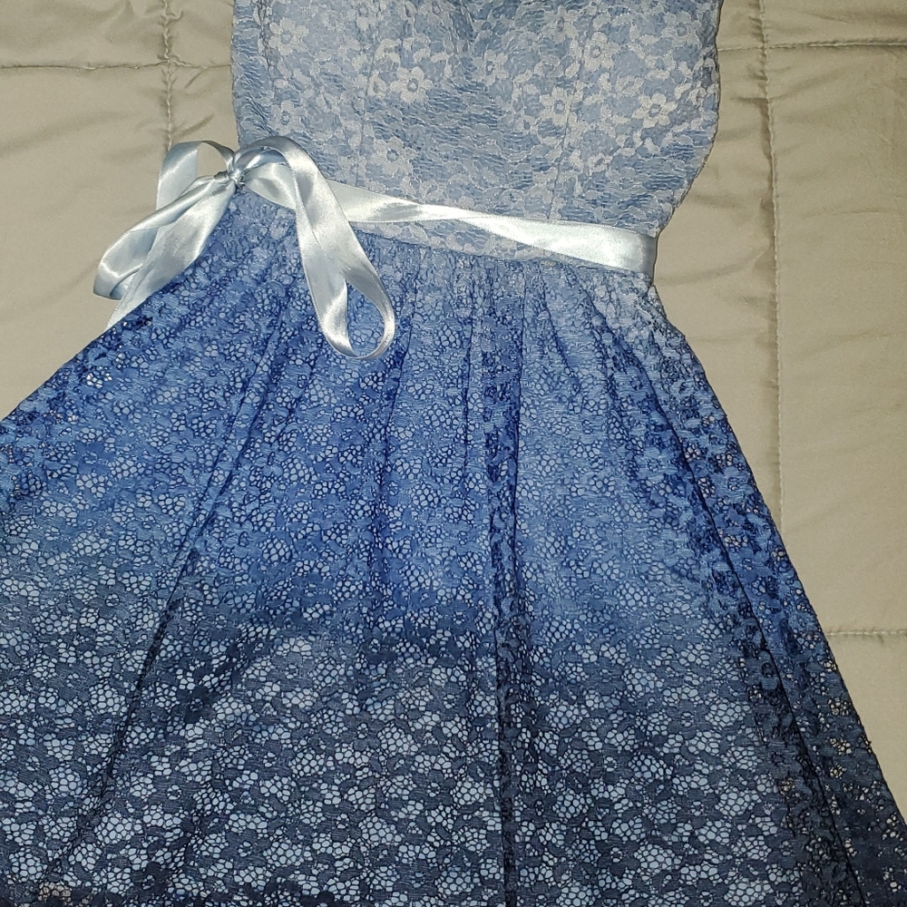 Dress - Picture 3 of 4